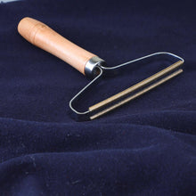 Load image into Gallery viewer, Portable Lint Remover